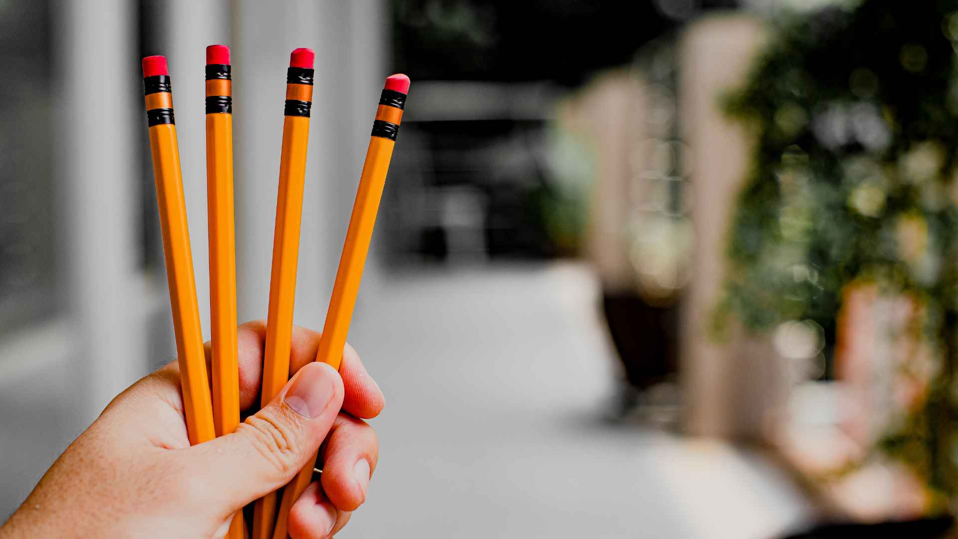 Kreatywne Projekty i Kolory Jak Wybrać Idealny Ołówek Reklamowy dla Twojej Firmy